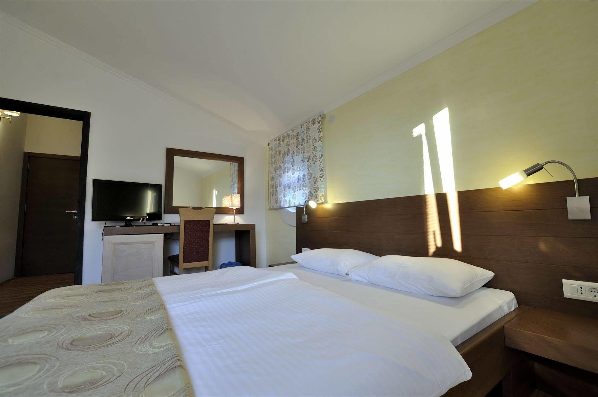 Vila Duric - Ex Hotel Duric Petrovac Luaran gambar